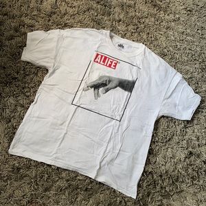 Men’s white graphic tee
